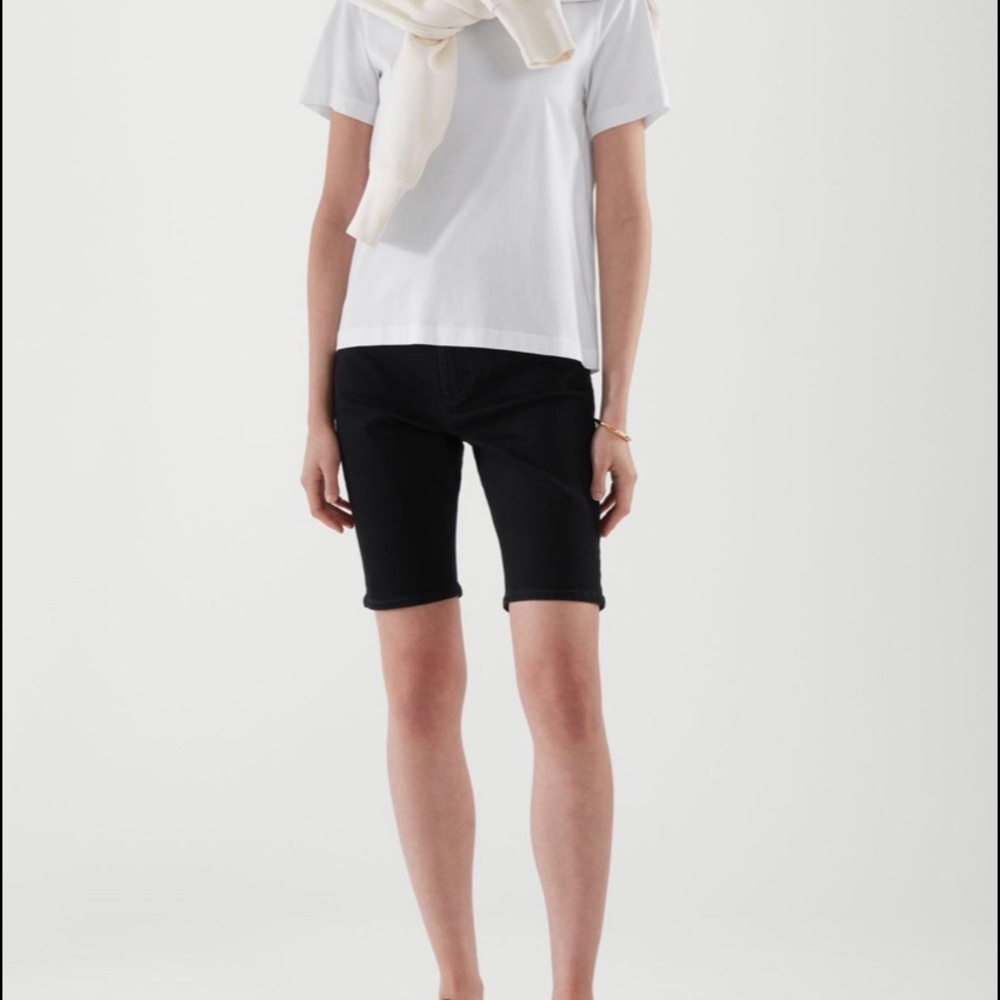 Cos stores SKINNY DENIM SHORTS- Black